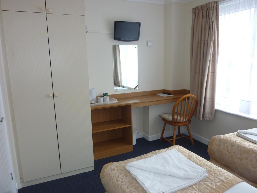 Carisbrooke Hotel Bournemouth Room photo